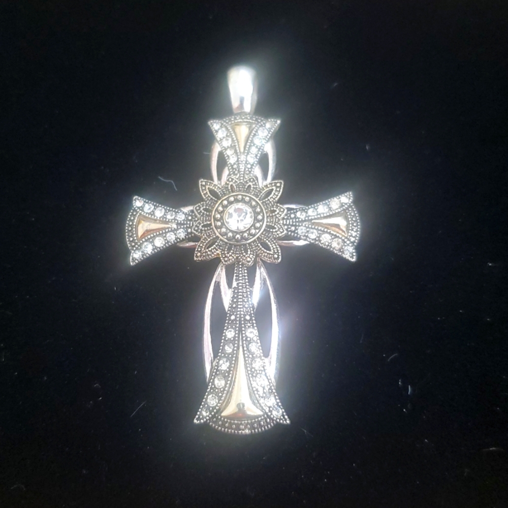 Christian cross pendant